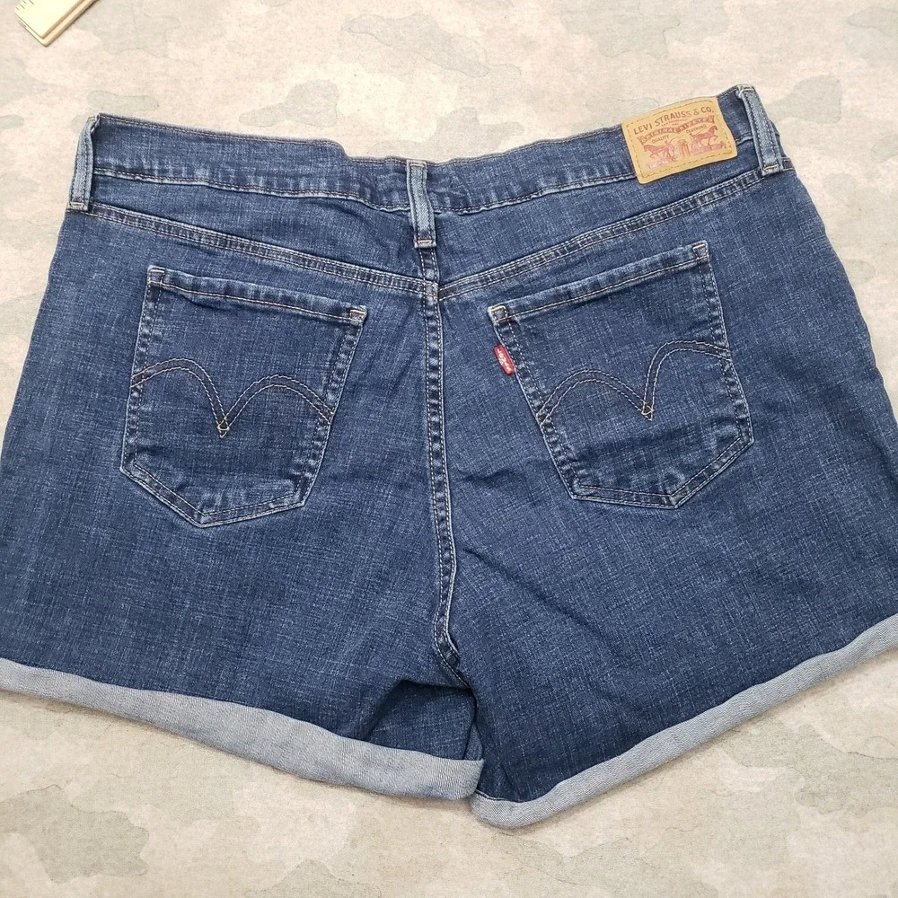 Levi's Shorts Womens 34 Blue Mid Length Stretch Denim Medium Wash